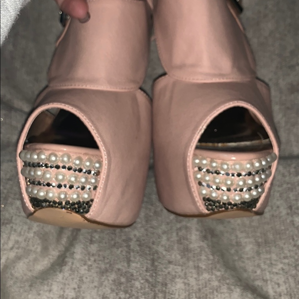 Customize Heels - Picture 4 of 6